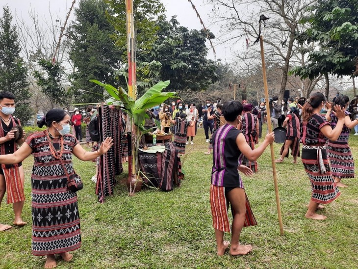 Festival of Ta Oi ethnic people prays for bumper crop and good health - ảnh 7