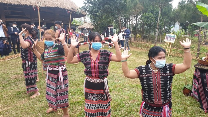 Festival of Ta Oi ethnic people prays for bumper crop and good health - ảnh 8