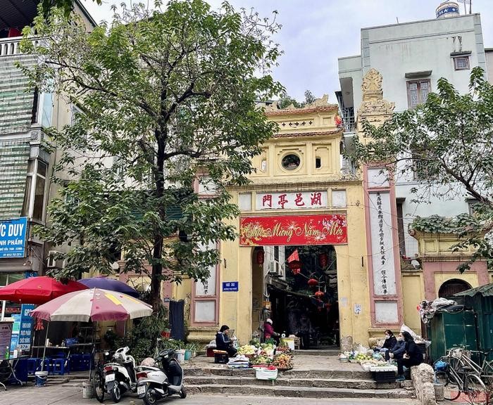 Thuy Khue – the street of village gates in Hanoi - ảnh 13