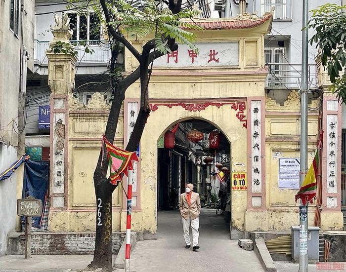 Thuy Khue – the street of village gates in Hanoi - ảnh 16