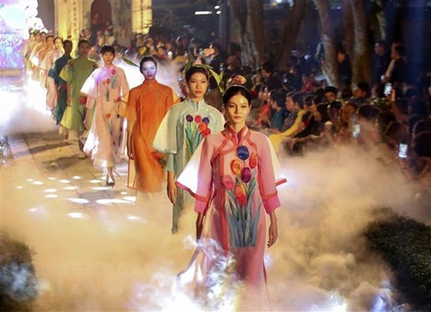 Design contest launched to help ao dai go global - ảnh 1