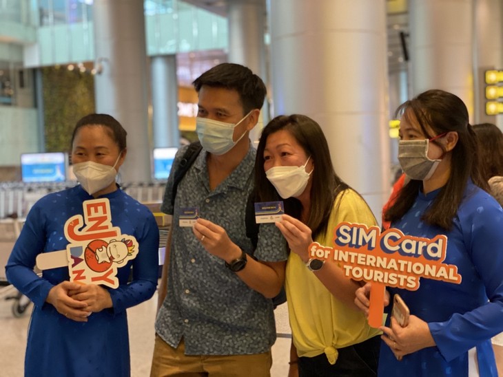 Da Nang presents SIM cards to foreign tourists - ảnh 1