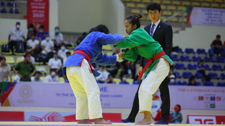 Female martial artist fetches Vietnam's first gold at SEA Games 31 - ảnh 2
