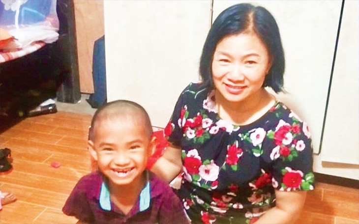 Hanoi teacher wholeheartedly helps disadvantaged pupils  - ảnh 1