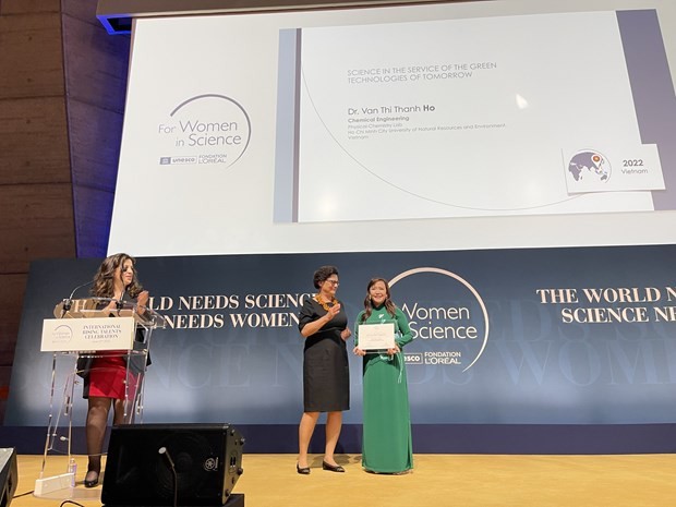 Female scientist receives L’Oreal - UNESCO award - ảnh 1