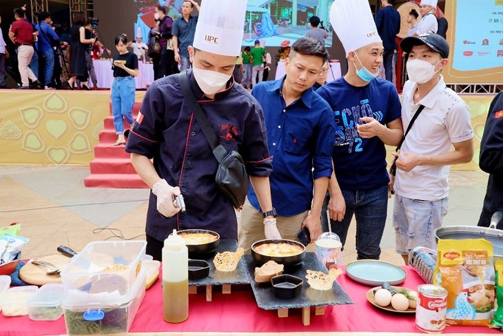 Famous chefs show talent with egg dishes - ảnh 2
