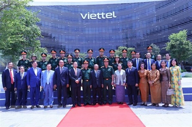 Cambodian NA President visits Vietnam's telecoms group Viettel - ảnh 1