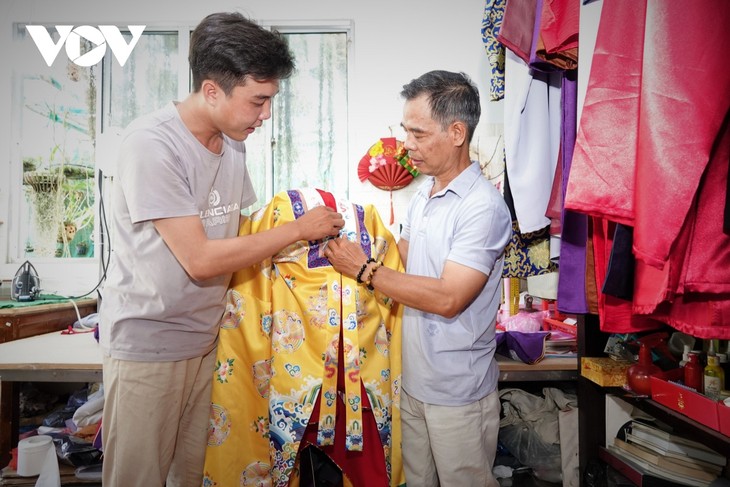 Mekong Delta tailor preserves the soul of Vietnamese ao dai - ảnh 2