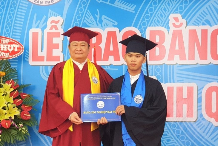 Devoted rector makes Can Tho University of Technology a research hub - ảnh 2