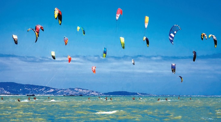 Ninh Thuan to host international kite surfing week for first time - ảnh 1
