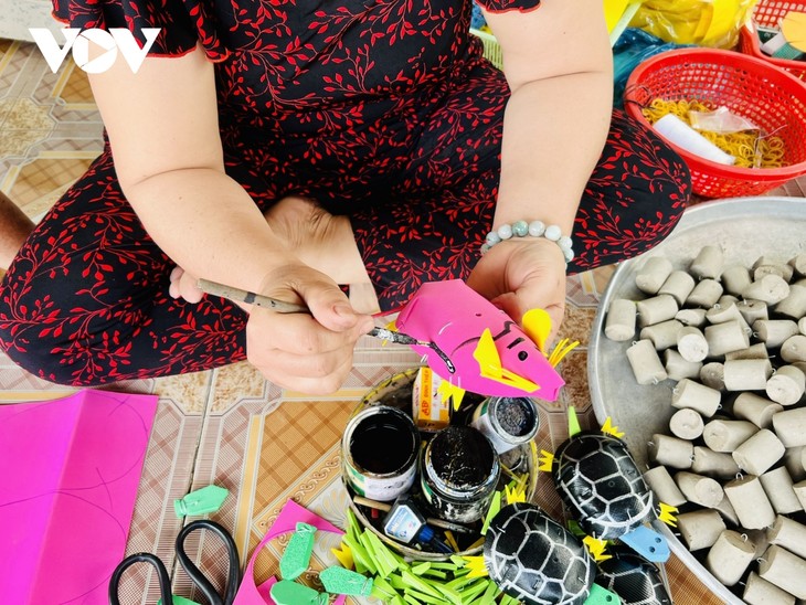 Traditional toys much sought after as Tet arrives - ảnh 1