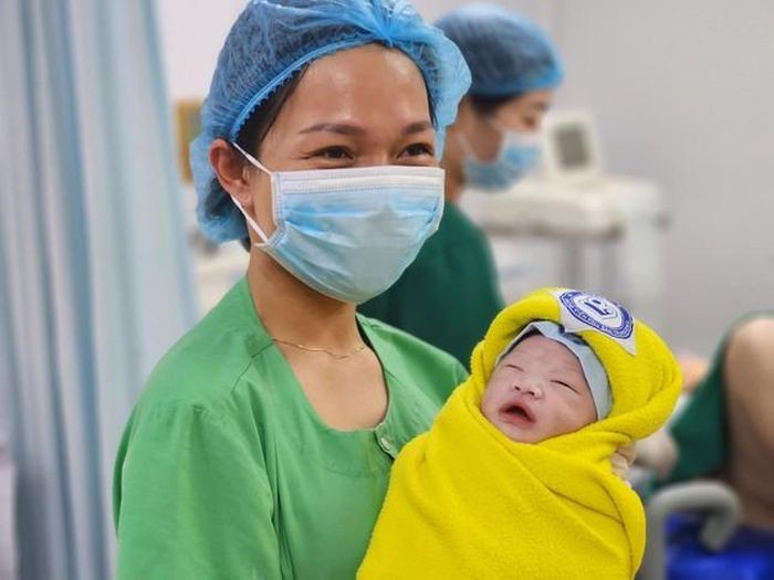 Vietnam to welcome 100 millionth citizen in April - ảnh 1
