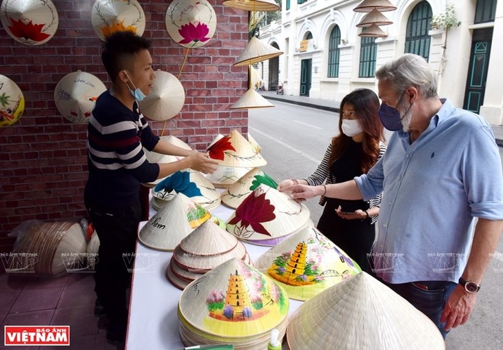 Vinh Thinh conical hat making village - ảnh 6