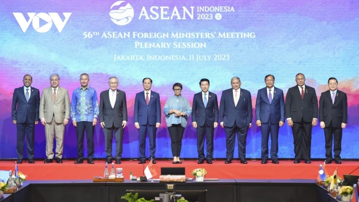 ASEAN calls for making East Sea a sea of peace, stability and prosperity  - ảnh 1