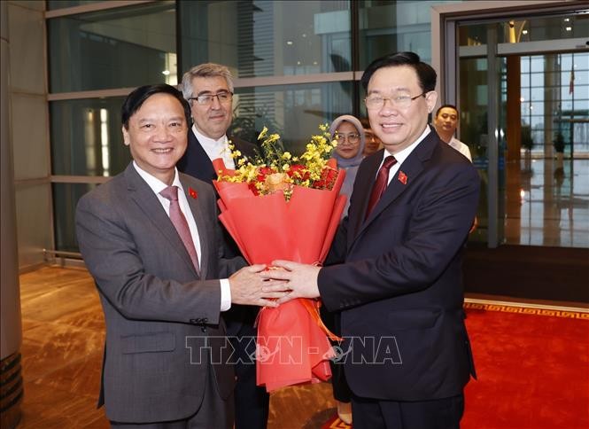 NA Chairman leaves Vietnam to attend AIPA 44, visit Indonesia, Iran - ảnh 1