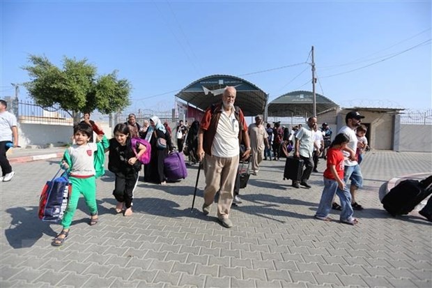 US, Canada evacuate citizens from Gaza - ảnh 1