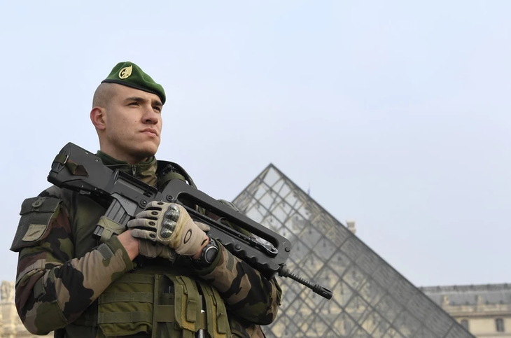 EU warns of ‘huge risk’ of terrorist attacks before Christmas - ảnh 1