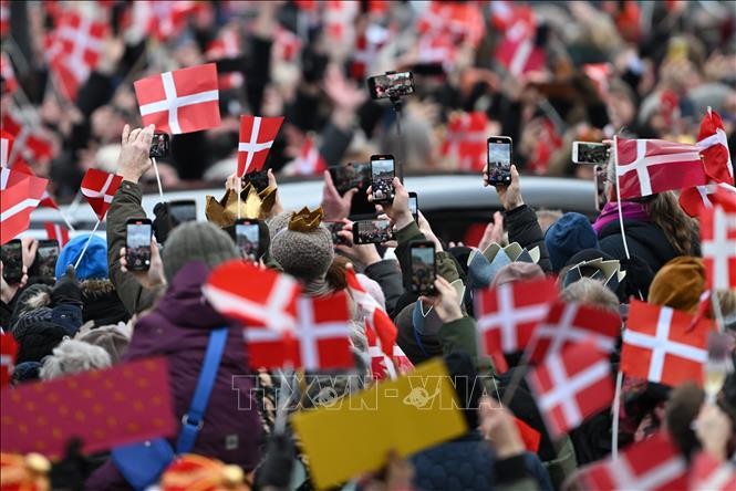 Denmark welcomes new King Frederik X - ảnh 1