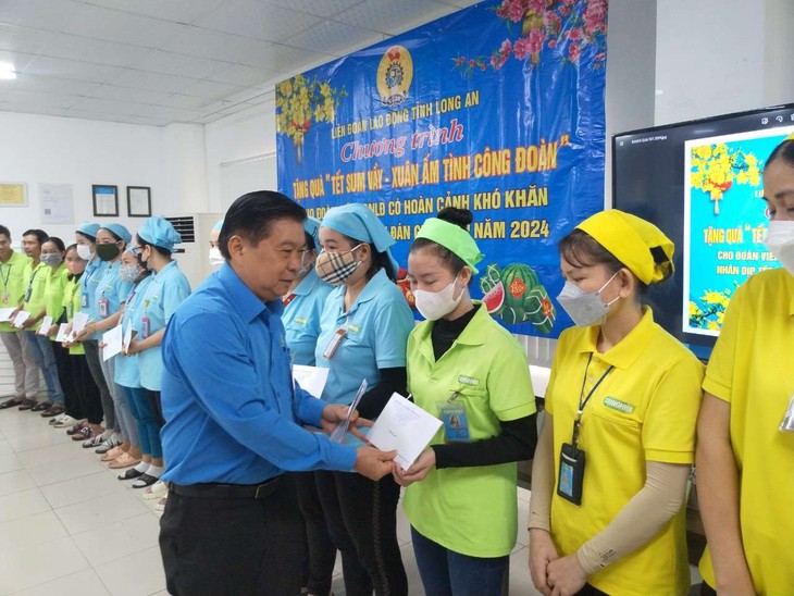 Workers celebrate Tet in Long An province’s industrial parks  - ảnh 2