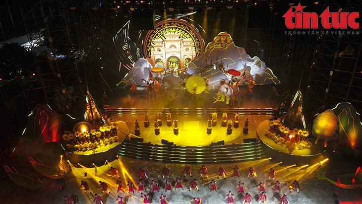 Anniversary of Hai Ba Trung uprising celebrated in Hanoi with 3D mapping show - ảnh 1