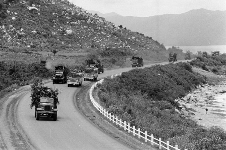 Exhibition on legendary Ho Chi Minh Trail opens as Vietnam celebrates reunification day - ảnh 1