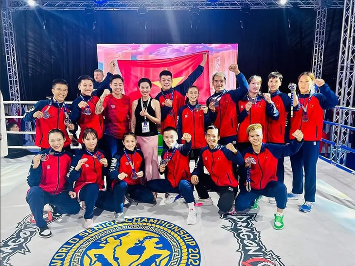 Vietnam wins two gold medals at Senior World Muaythai Championships - ảnh 1