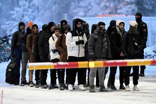 Finland approves controversial law to turn away migrants - ảnh 1