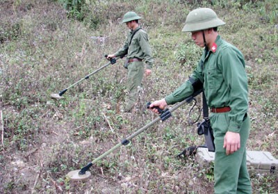  Việt Nam quyết tâm khắc phục hậu quả bom mìn còn sót lại sau chiến tranh - ảnh 2