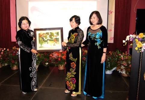 Lễ Kỷ niệm 10 năm ngày thành lập Hội phụ nữ Việt Nam tại Ba Lan - ảnh 5