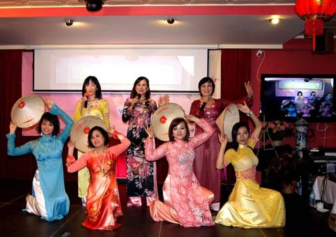 Lễ Kỷ niệm 10 năm ngày thành lập Hội phụ nữ Việt Nam tại Ba Lan - ảnh 8