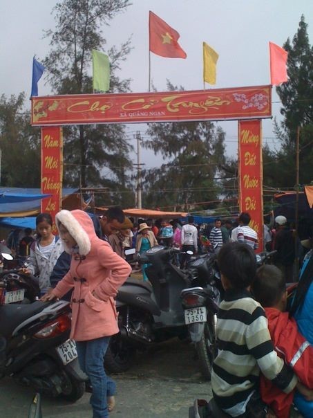 Chợ phiên ngày Tết bên phá Tam Giang, Thừa Thiên Huế - ảnh 1