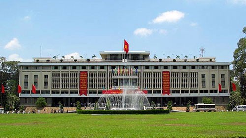 Thành phố Hồ Chí Minh mít tinh kỷ niệm 38 năm thống nhất đất nước - ảnh 1