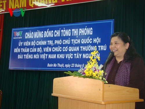 Phó chủ tịch Quốc hội Tòng Thị Phóng thăm Cơ quan TT Đài TNVN tại Tây Nguyên - ảnh 1