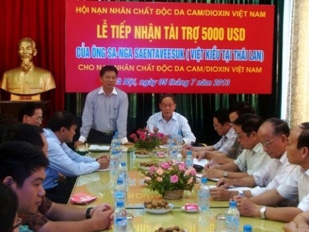 Tiếp nhận ủng hộ của Việt kiều Thái Lan cho nạn nhân chất độc da cam  - ảnh 1