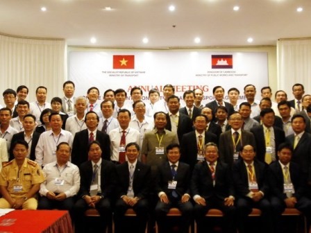 Việt Nam và Campuchia hội đàm về thực hiện Hiệp định vận tải đường bộ giữa 2 nước - ảnh 1