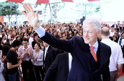 Cựu Tổng thống Mỹ Bill Clinton thăm Việt Nam - ảnh 1