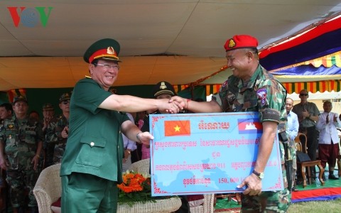 Việt Nam xây tặng doanh trại cho Bộ Tư lệnh Pháo binh Campuchia - ảnh 1