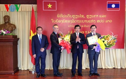 Trao Huân chương của Lào cho cá nhân, tập thể của Việt Nam - ảnh 1