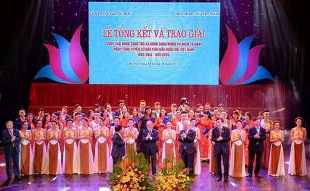 Chủ tịch Quốc hội Nguyễn Sinh Hùng dự Lễ trao giải cuộc vận động sáng tác ca khúc về Quốc hội VN - ảnh 1