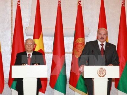 Tổng thống Cộng hòa Belarus bắt đầu thăm cấp Nhà nước tới Việt Nam  - ảnh 1