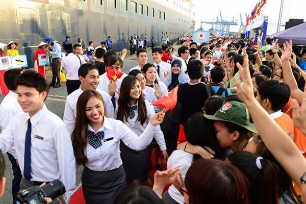 Ấm tình người Việt với bạn trẻ Đông Nam Á và Nhật Bản - ảnh 2