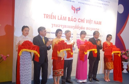 Khai mạc Triển lãm báo chí Việt Nam 2016  tại Lào - ảnh 1