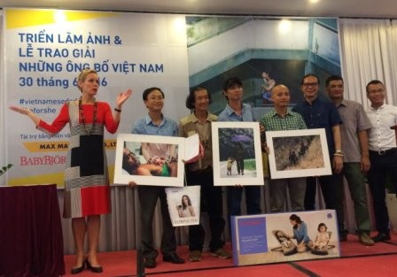 Trao giải Cuộc thi ảnh “Những ông bố Việt Nam”  - ảnh 1