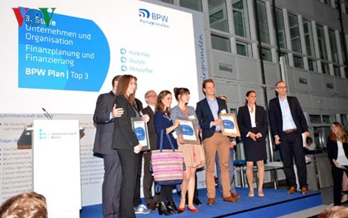 Hội doanh nghiệp VN tại Đức dự trao giải Cuộc thi kế hoạch kinh doanh - ảnh 2
