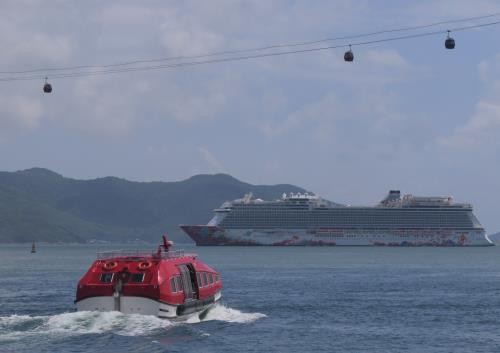 Du thuyền đưa 2000 khách quốc tế thăm vịnh Nha Trang  - ảnh 1