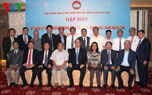 Chủ tịch Nguyễn Thiện Nhân gặp mặt các Uỷ viên Ủy ban MTTQ  là người Việt Nam ở nước ngoài - ảnh 1