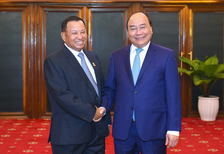 Thủ tướng Nguyễn Xuân Phúc hội kiến Chủ tịch Thượng viện và Chủ tịch Quốc hội Campuchia - ảnh 1