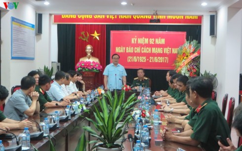 Bí thư thành ủy Hà Nội Hoàng Trung Hải thăm, chúc mừng báo Quân đội nhân dân - ảnh 1