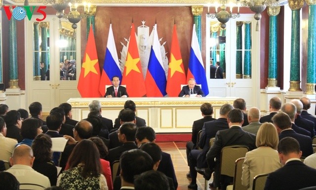 Chủ tịch nước Trần Đại Quang hội đàm với Tổng thống LB Nga Vladimir Putin  - ảnh 2