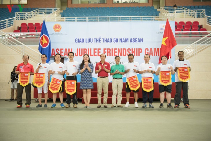 Giao lưu thể thao các đại sứ quán ASEAN tại Hà Nội - ảnh 1